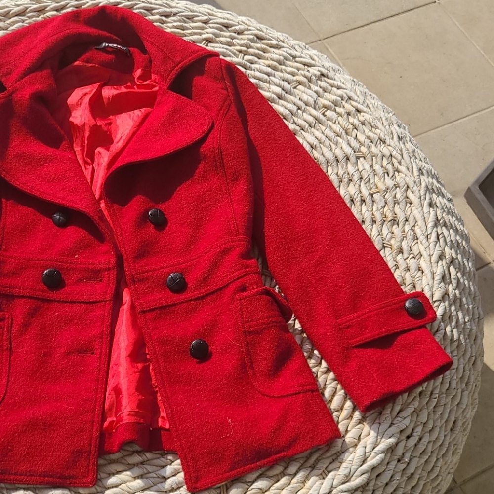 Red jacket - Picture 4 of 8